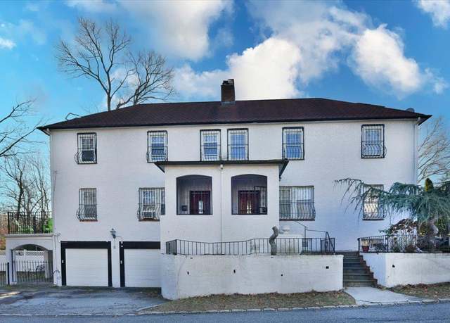 Property at 11 Floyd Pl, Great Neck, NY 11024