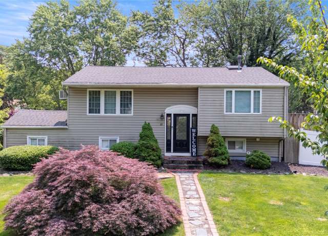 Property at 22 Pomper Dr, East Northport, NY 11731, 6 beds, 3 baths