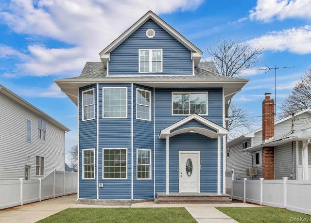 Property at 29 Sterling Pl, Hempstead, NY 11550, 4 beds, 3 baths