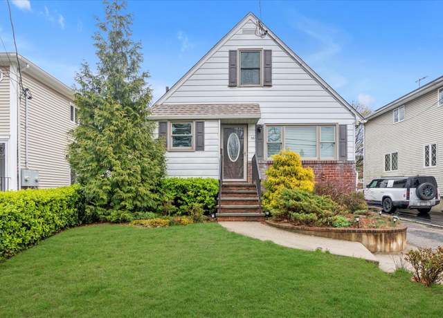 Property at 36 Graywood Rd, Port Washington, NY 11050, 4 beds, 2 baths
