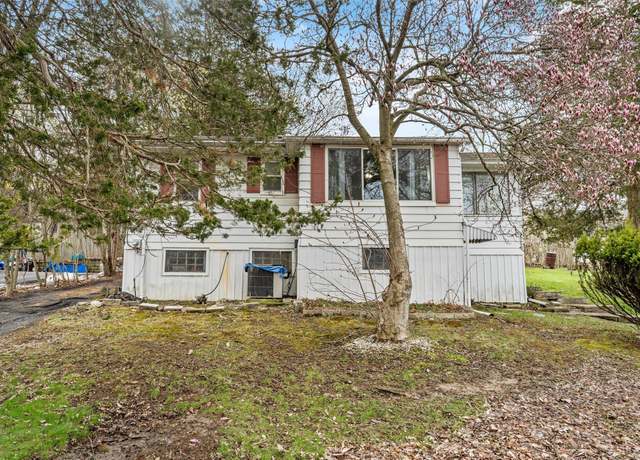 Property at 3 Sunrise Trl, Monroe, NY 10950, 2 beds, 1 bath