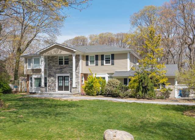 Property at 10 Stony Run Ct, Dix Hills, NY 11746, 5 beds, 3.5 baths