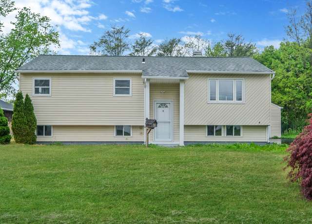 Property at 2812 Kane Ave, Medford, NY 11763, 3 beds, 2 baths