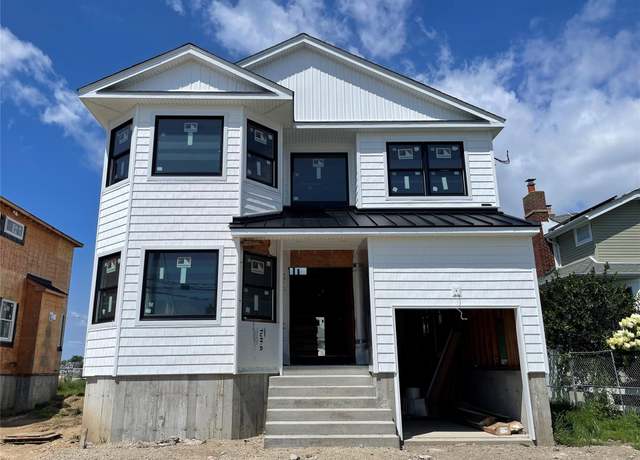 Property at 103 Clocks Blvd, Massapequa, NY 11758, 4 beds, 2.5 baths