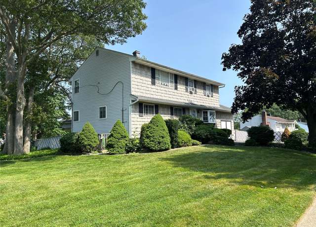 Property at 635 Connetquot Ave, Islip Terrace, NY 11752, 5 beds, 2 baths