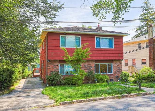 Property at 15 Linden St, Great Neck, NY 11021, 6 beds, 3 baths