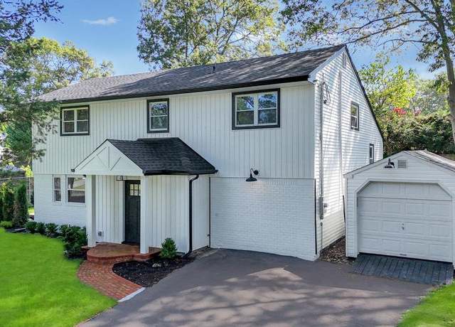 Property at 105 Julbet Dr, Sayville, NY 11782, 4 beds, 2.5 baths