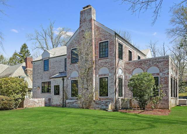 Property at 165 Valley Rd, New Rochelle, NY 10804, 6 beds, 4.5 baths