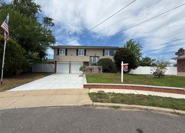 Property at 14 Hilton Ct, Hicksville, NY 11801, 4 beds, 2 baths