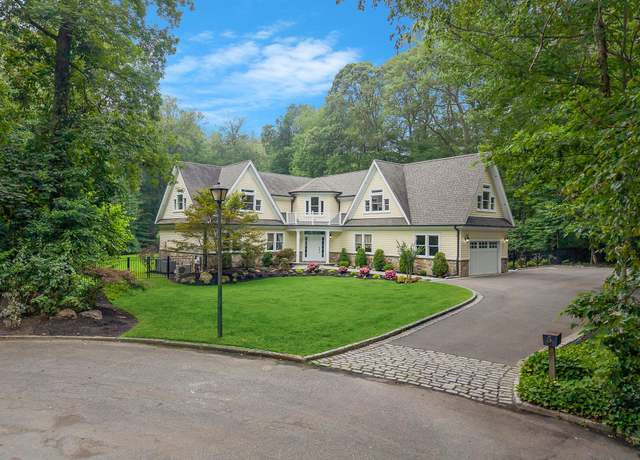 Property at 5 Ivory Ct, East Northport, NY 11731, 5 beds, 4.5 baths