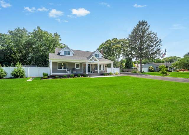 Property at 870 Wall St, Bohemia, NY 11716, 3 beds, 4 baths