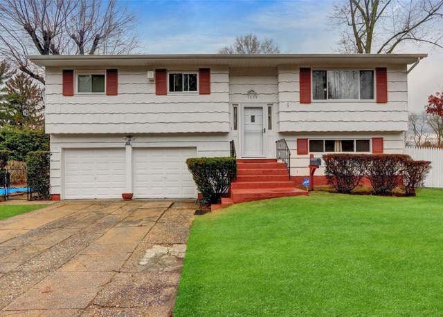 Property at 1026 Commack Rd, Brentwood, NY 11717, 4 beds, 2 baths