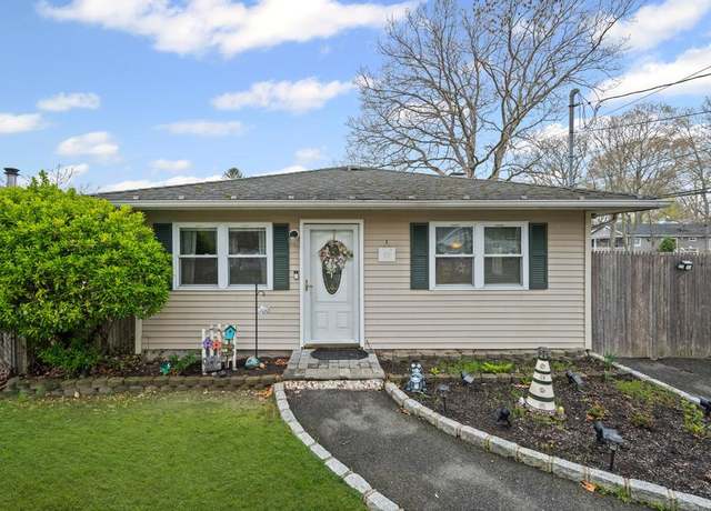 Property at 133 Parkwood Dr, Shirley, NY 11967, 3 beds, 1 bath