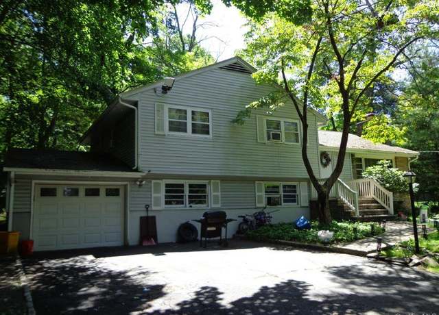 Property at 286 Spook Rock Rd, Suffern, NY 10901, 7 beds, 4.5 baths