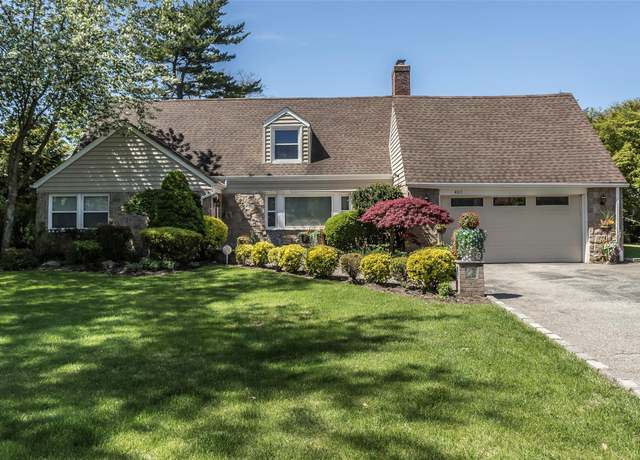 Property at 403 Titus Way, East Williston, NY 11596, 5 beds, 2.5 baths