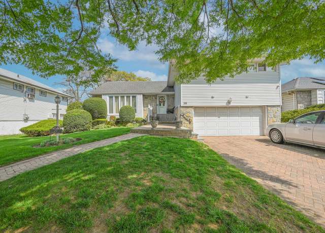 Property at 39 Primrose Ln, Roosevelt, NY 11575, 3 beds, 2.5 baths