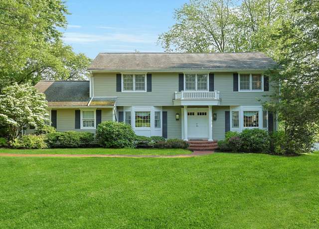 Property at 3 Mellis Pl, Valhalla, NY 10595, 5 beds, 2.5 baths