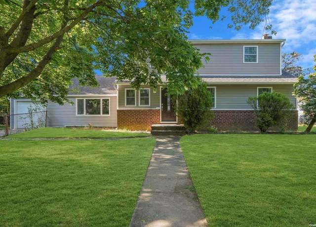Property at 140 Gracie Dr, North Babylon, NY 11703, 5 beds, 2 baths