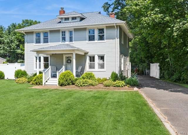 Property at 18955 Main Rd, Mattituck, NY 11952, 3 beds, 2 baths