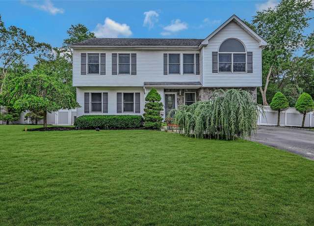 Property at 10 Marc Dr, Ridge, NY 11961, 4 beds, 2.5 baths