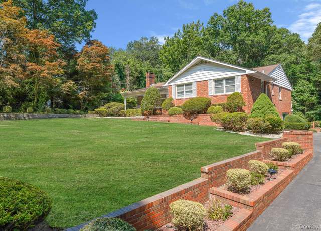 Property at 520 Caledonia Rd, Dix Hills, NY 11746, 4 beds, 3 baths