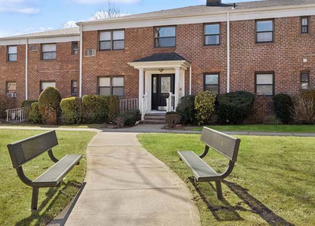 Property at 1197 E Broadway Unit K14, Hewlett, NY 11557, 2 beds, 1 bath