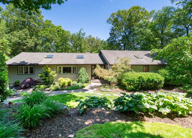 Property at 77 Laurel Hill Rd, Centerport, NY 11721, 4 beds, 2.5 baths