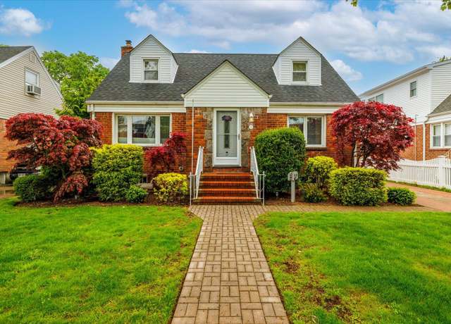 Property at 19 Croyden St, New Hyde Park, NY 11040, 4 beds, 2 baths