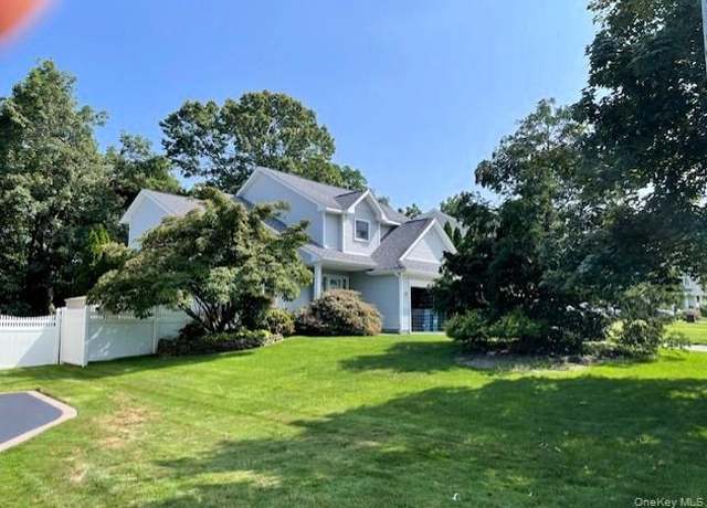 Property at 7 Silver Pond Cir, Commack, NY 11725, 3 beds, 2.5 baths