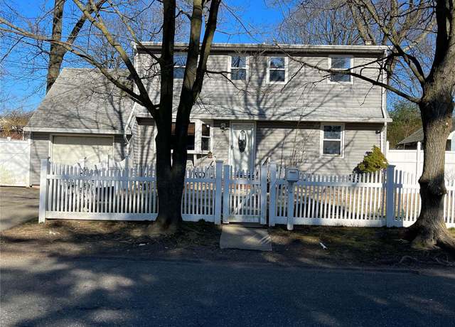 Property at 10 Field Pl, Huntington Station, NY 11746, 4 beds, 2 baths