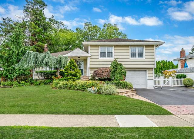 Property at 76 Keswick Ln, Plainview, NY 11803, 4 beds, 2 baths