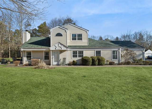 Property at 43 Quail Ct, Manorville, NY 11949, 2 beds, 2.5 baths