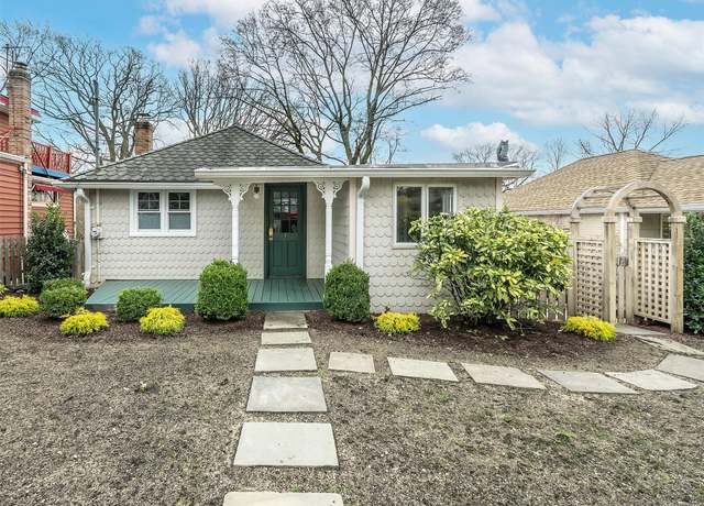 Property at 121 15th Ave, Sea Cliff, NY 11579, 2 beds, 1 bath