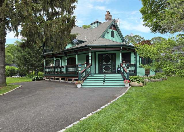 Property at 25 Oakdale Ave, Selden, NY 11784, 2 beds, 2 baths