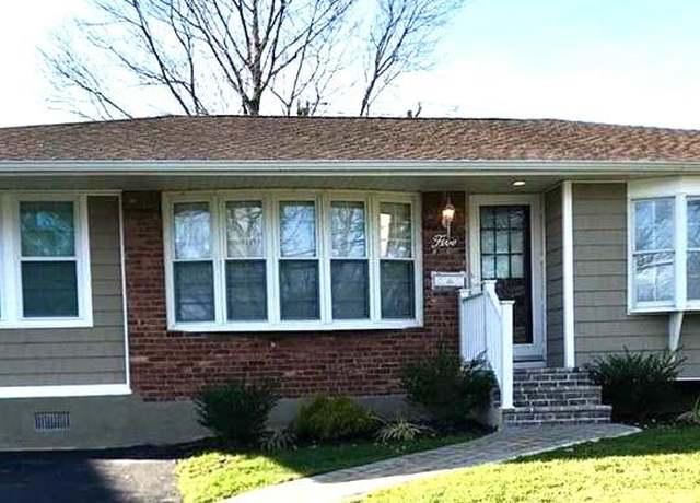 Property at 5 Fruitwood Ln, Commack, NY 11725, 3 beds, 2 baths