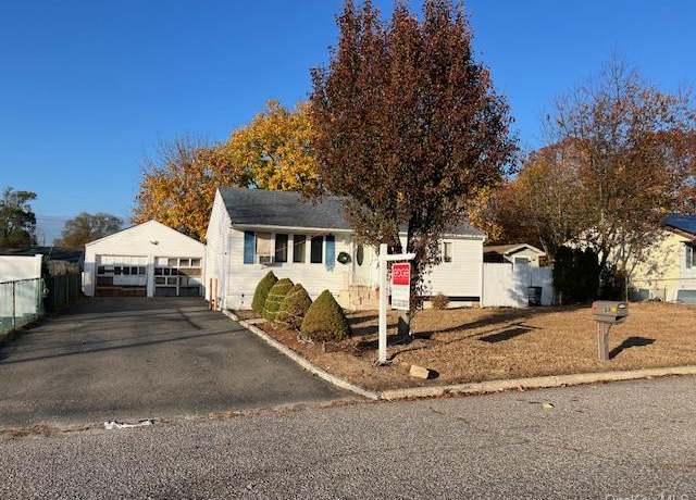 Property at 33 Cypress St, Central Islip, NY 11722, 3 beds, 1 bath