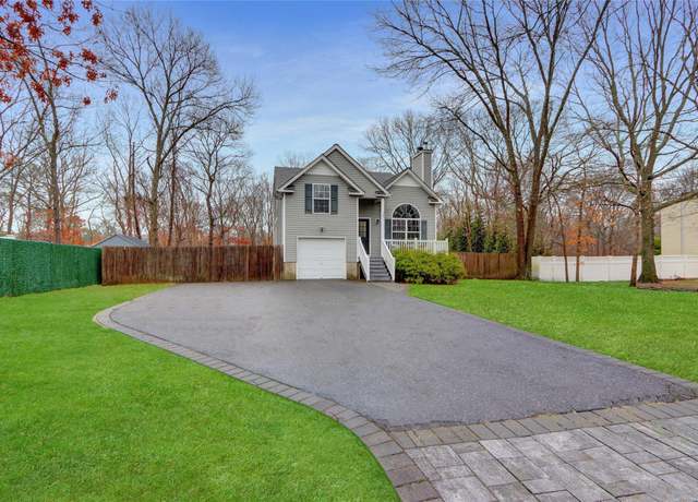 Property at 425 N Winters Dr N, Mastic, NY 11950, 4 beds, 2.5 baths