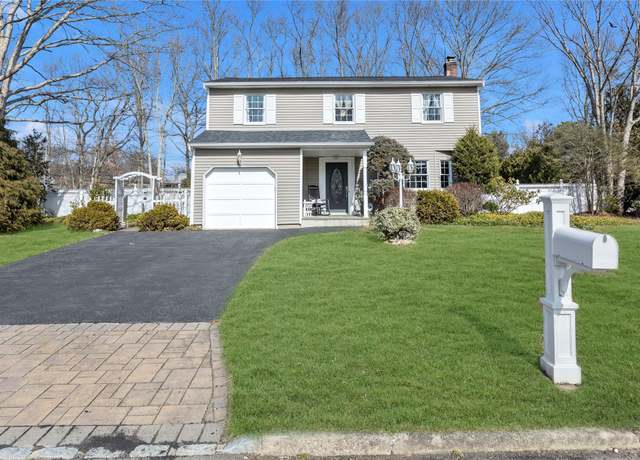 Property at 20 Perri Pl, Dix Hills, NY 11746, 4 beds, 2.5 baths