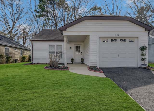 Property at 221 Belfast Ln, Ridge, NY 11961, 2 beds, 2 baths