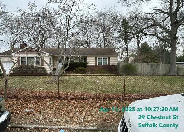 Property at 39 Chestnut St, Central Islip, NY 11722, 3 beds, 1.5 baths