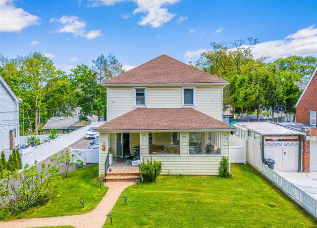 Property at 7 Clark Dr, Great Neck, NY 11020, 3 beds, 1 bath