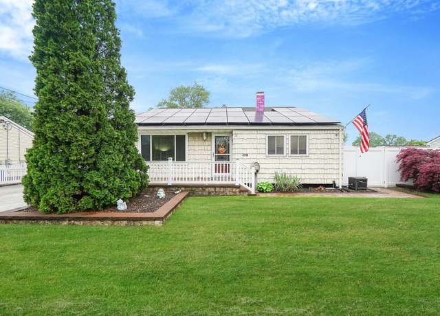 Property at 3114 Falcon Ave, Medford, NY 11763, 3 beds, 1.5 baths