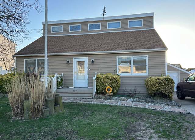 Property at 330 East Dr, Copiague, NY 11726, 4 beds, 2 baths
