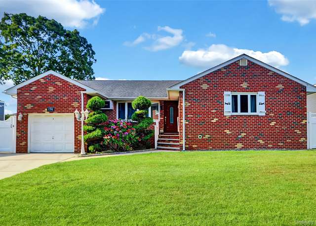 Property at 176 N Elm St, Massapequa, NY 11758, 3 beds, 2 baths