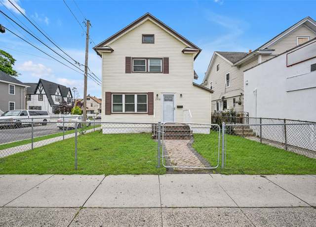 Property at 246 Main St, Hempstead, NY 11550, 3 beds, 1.5 baths