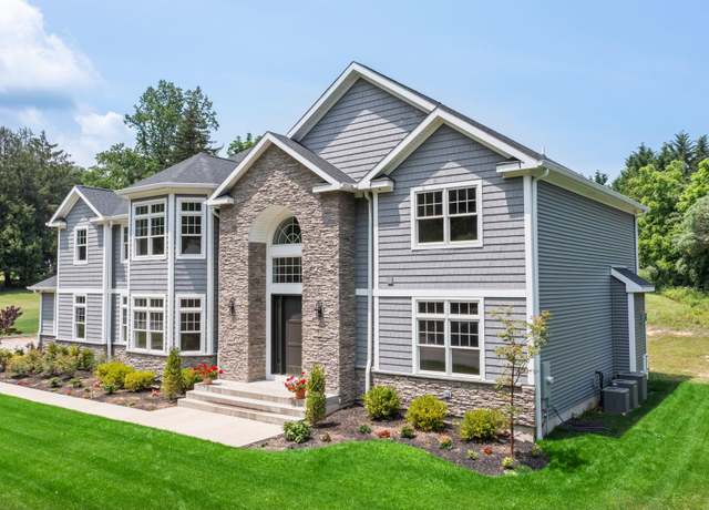 Property at 28 Meadow Glen Rd, Northport, NY 11768, 5 beds, 4.5 baths