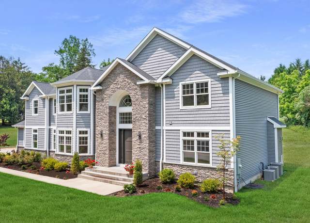 Property at 28 Meadow Glen Rd, Northport, NY 11768, 5 beds, 4.5 baths