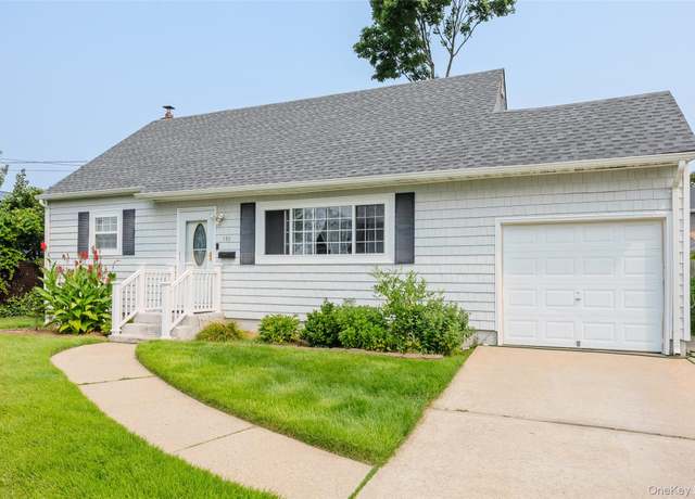 Property at 159 Columbus Ave, West Babylon, NY 11704, 4 beds, 2.5 baths