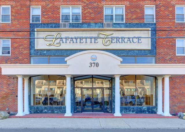 Property at 370 W Broadway Unit 2G, Long Beach, NY 11561, 1 bed, 1 bath