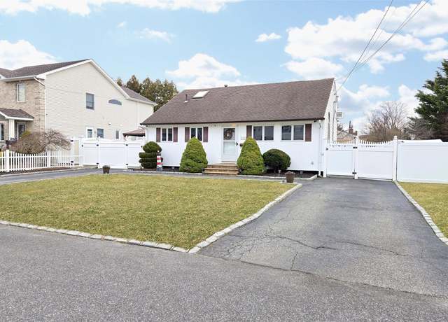 Property at 115 Wright Ave, Deer Park, NY 11729, 4 beds, 2 baths